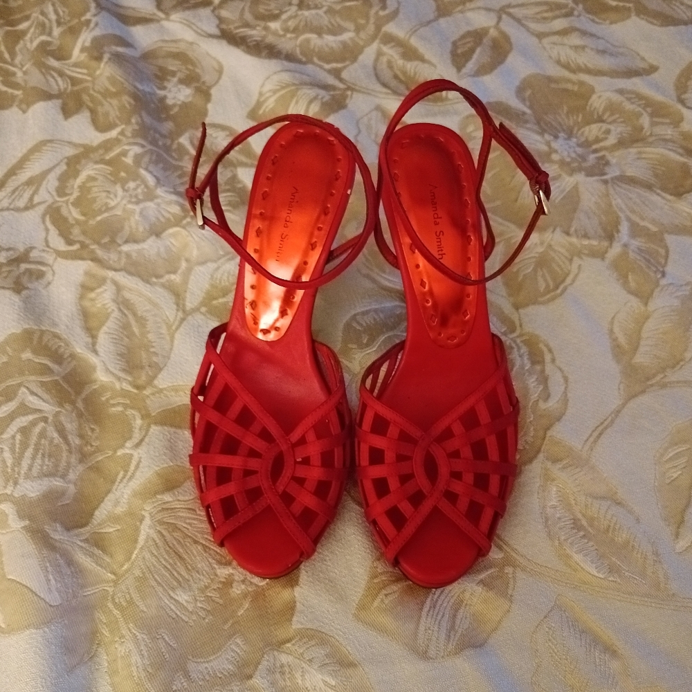 Amanda Smith 9M red heels